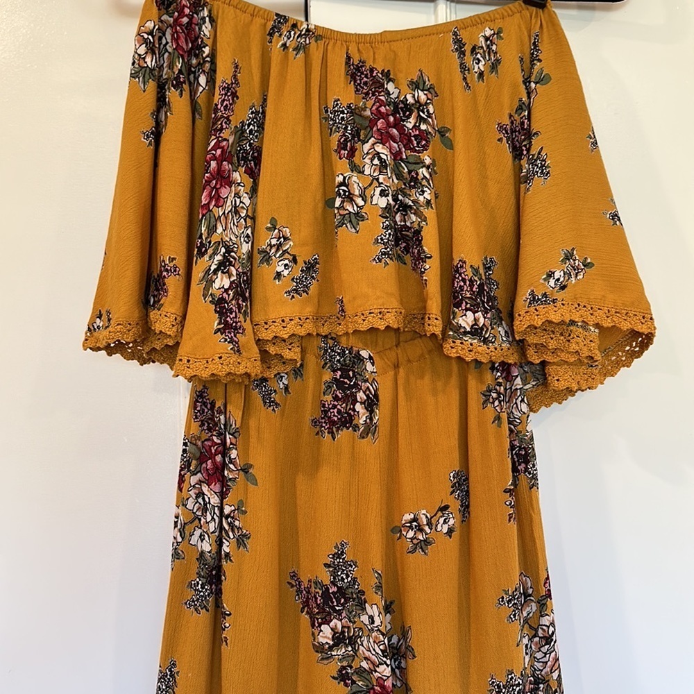 Angie Gold Floral Stapless Cutout Back Wide Leg Cropped Jumpsuit Size Small - Picture 3 of 16